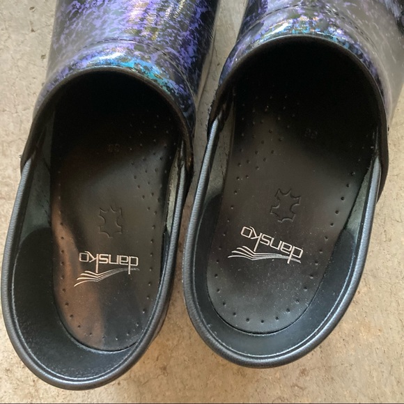 Dansko | Pewter Leopard Patent Professional Clogs - Picture 9 of 11